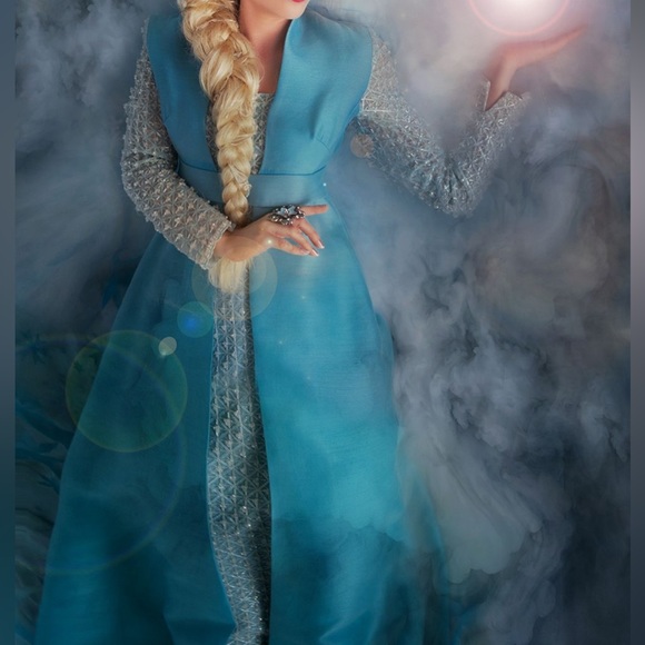 Vintage blue beaded sleeve gown with Elsa vibes - Picture 16 of 16